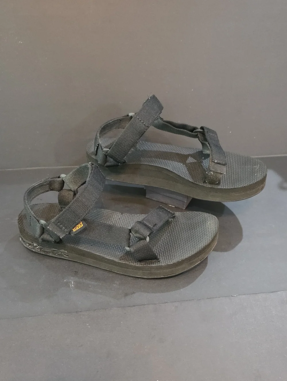 Teva Women's 0Black Webbing Sandals Size 9